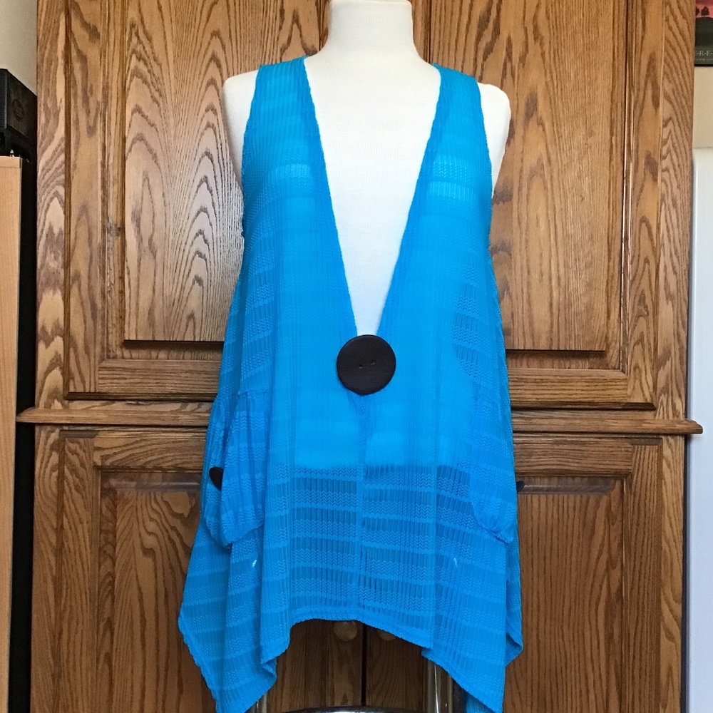 Boho NWOT Creation Beach coverup size large with pockets, button accent or top